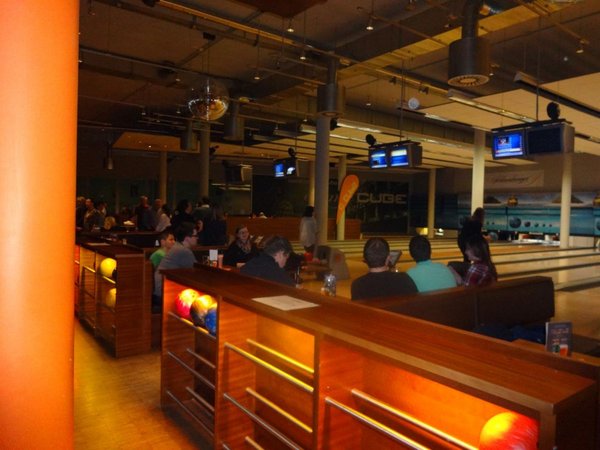 Bowling im Orange Cube