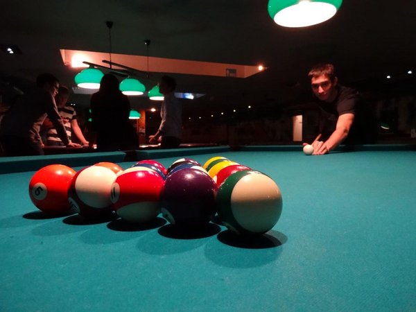 Billard spielen